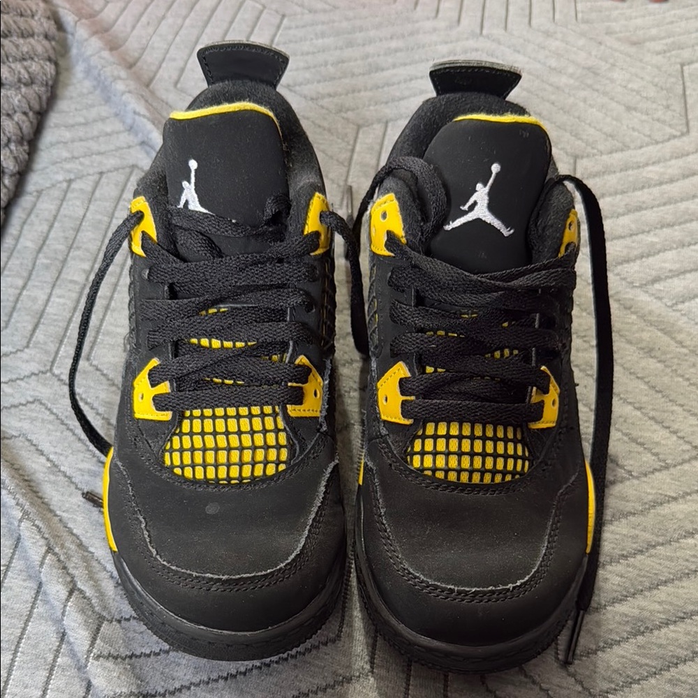 Jordan 4 Retro Thunder Yellow